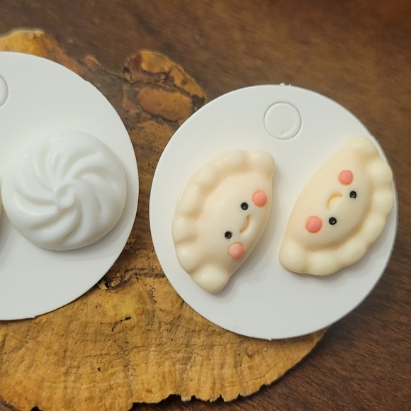 Dumpling Earrings - Picture 2 of 3